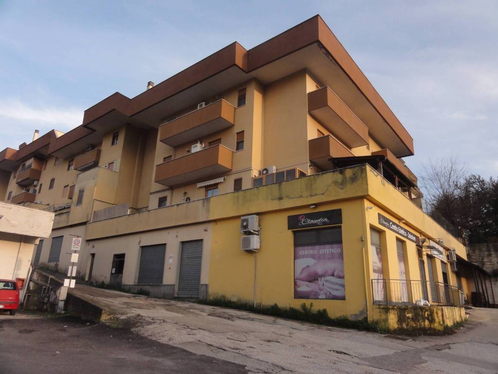 Locale commerciale via Giuseppe Di Vittorio, Centro, Ceccano — foto 1