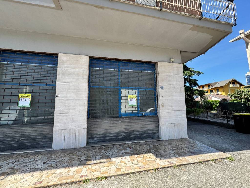 Locale commerciale via Pietro Mascagni, Pratillo, Frosinone