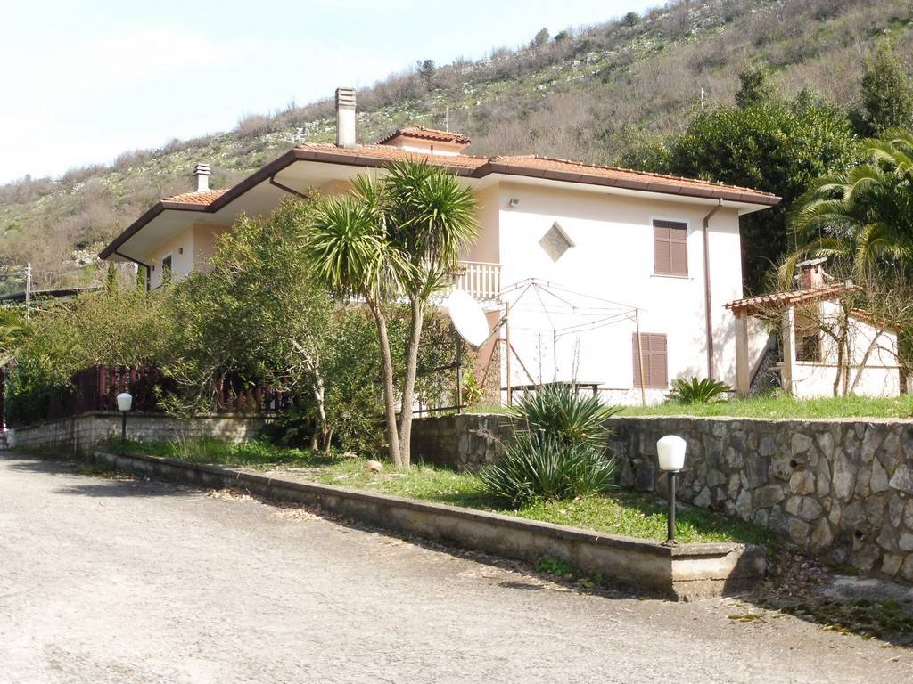 Villa bifamiliare via Vettia, Amaseno