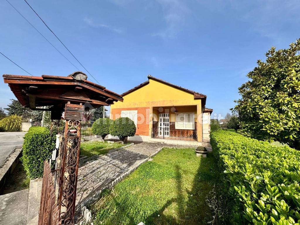 Vista frontale della villa unifamiliare a Passo del Cardinale, Ceccano